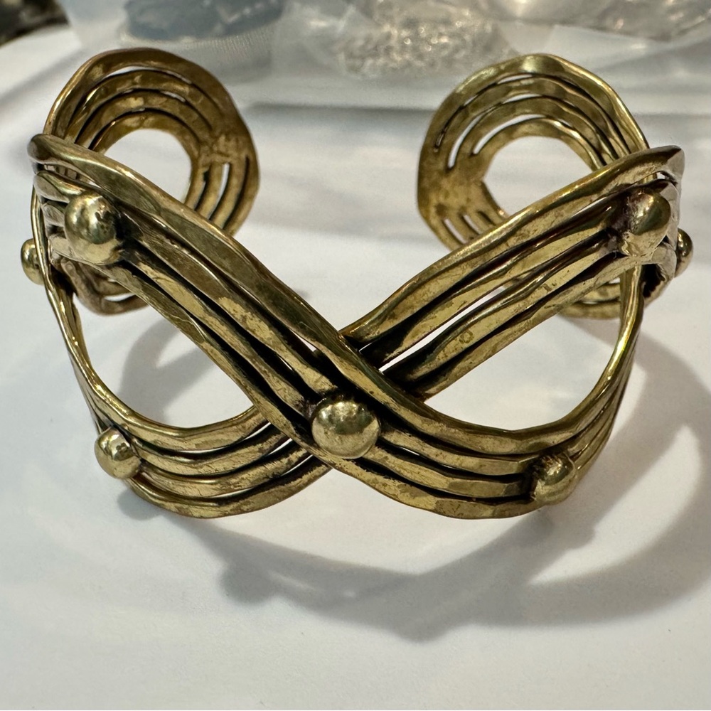 Elegant Vintage Gold brass cuff Bracelet hammered textured statement wide cuff - Picture 3 of 6